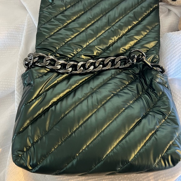 Think Rolyn.  Green .  Chain link . - Picture 3 of 3